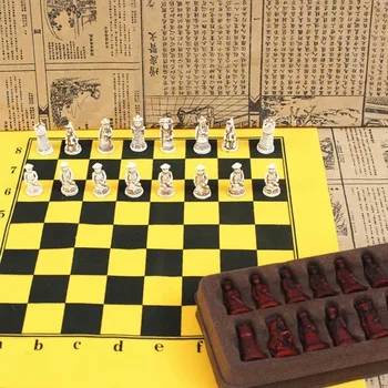 Новые антикварные шахматы Маленькая кожаная шахматная доска Qing Bing Шахматные фигуры Персонажи Подарки для родителей развлечения